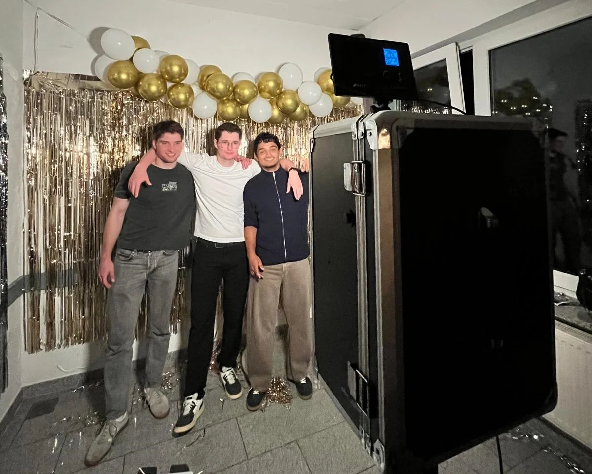Fotobox Impressionen bei einer Feier - Event Flash